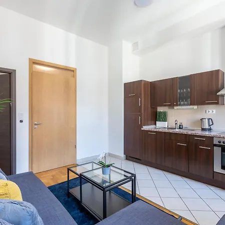 Global Living - Downtown Cozy In The Gozsdu Garden Apartment *
