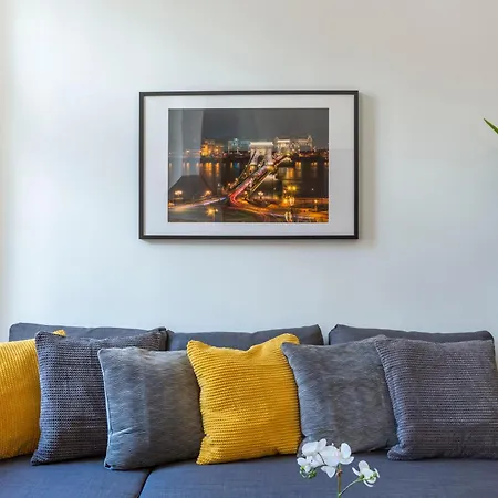 Apartment Global Living - Downtown Cozy In The Gozsdu Garden *