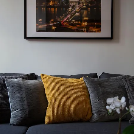 Apartment Global Living - Downtown Cozy In The Gozsdu Garden *