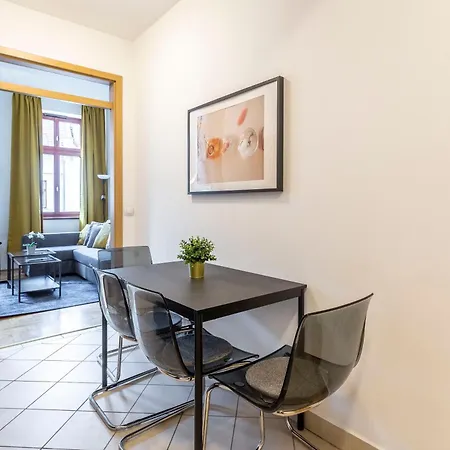 Global Living - Downtown Cozy In The Gozsdu Garden Apartment Budapest