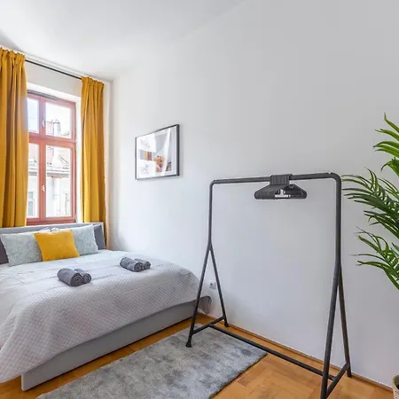 Global Living - Downtown Cozy In The Gozsdu Garden Budapest